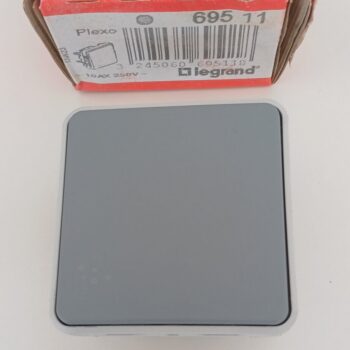 Legrand Plexo schakelaar wissel 10A 250V 695 11