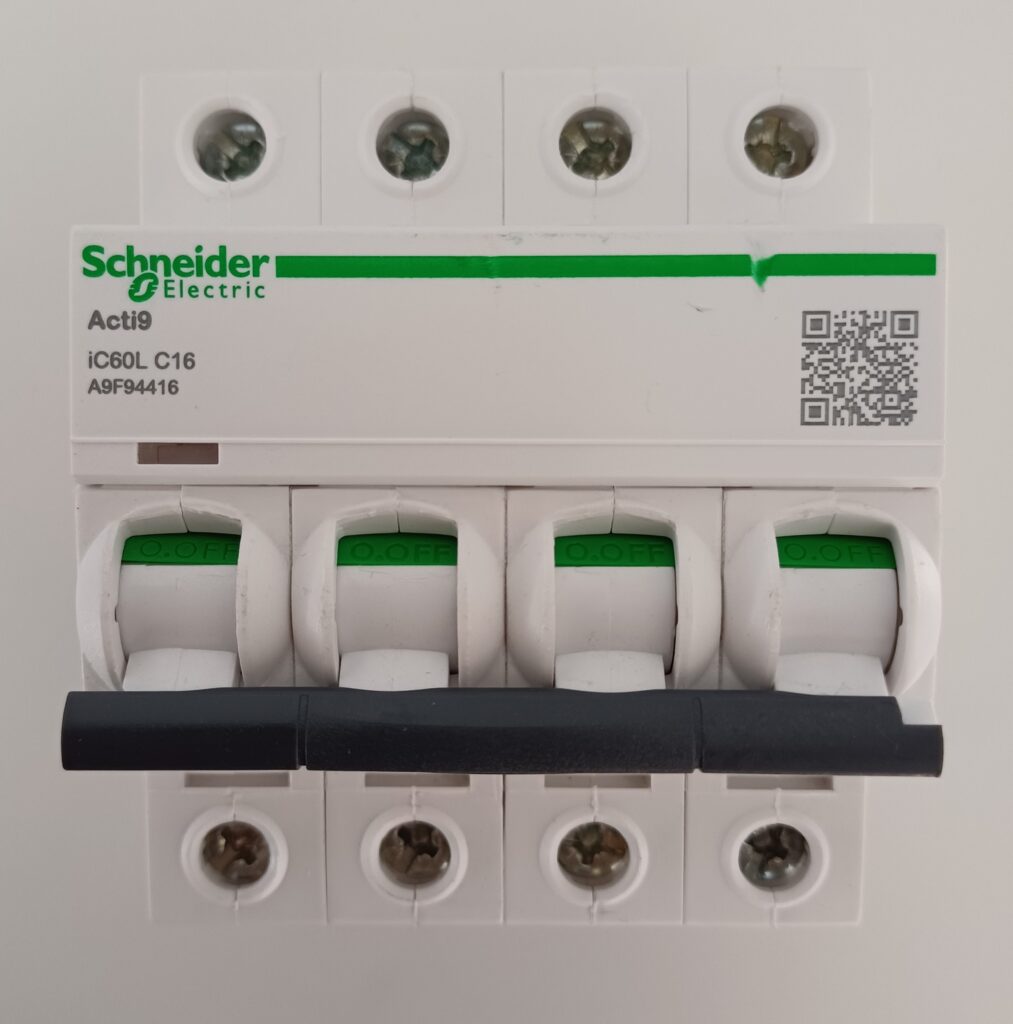 Schneider installatieautomaat 4P 16A 400V C-curve A9F94416