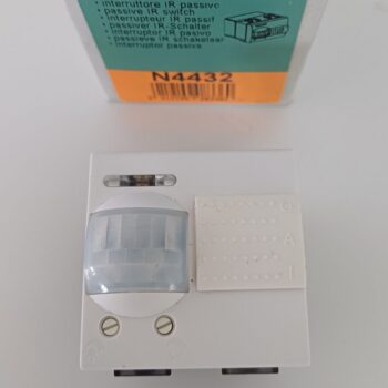 Bticino Light Wit schakelaar infrarood relais 6A 230V bewegingsdetector N4432