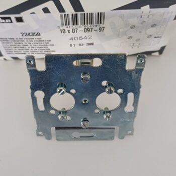 Niko sokkel inbouw raam 2xDIN 41524/ DIN 41529 07-097-97
