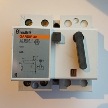 Merlin Gerin verliesstroomschakelaar 2polig 40A 0.03A 220V/380V GARDIF30 19864 gebruikt