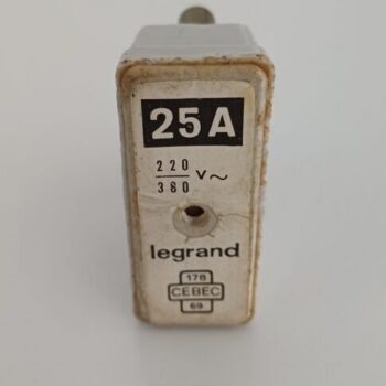 Legrand penzekering 25A 220V/380 hartafstand pennen 30mm 24725