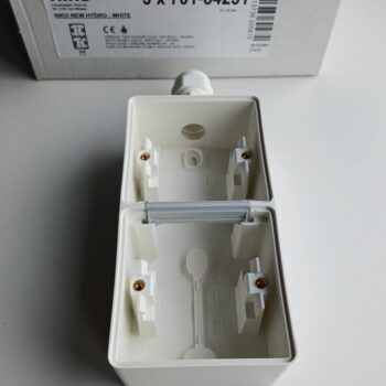 Niko New Hydro opbouwdoos tweevoudig verticaal 1 ingangen + wartel 701-84251