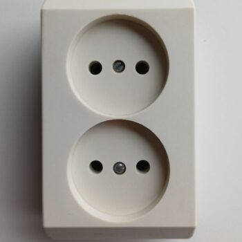 Niko EL20 creme opbouw stopcontact tweepolig dubbel