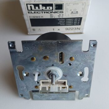 Niko sokkel dimmer 60-300W 50Hz 230V 9223N
