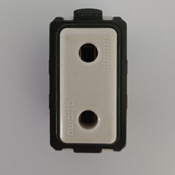 Bticino Magic Ivoor stopcontact 10/16A 250V 5022