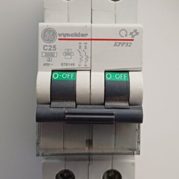 Vynckier automaat/zekering 2P 400V 32A curve C 667028 gebruikt